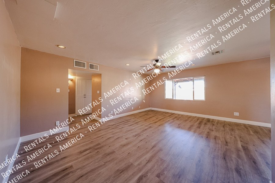 Available! 3 Bedroom 2 Bath Large yard in Scottsdale!! property image