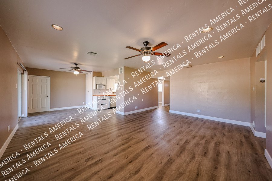 Available! 3 Bedroom 2 Bath Large yard in Scottsdale!! property image