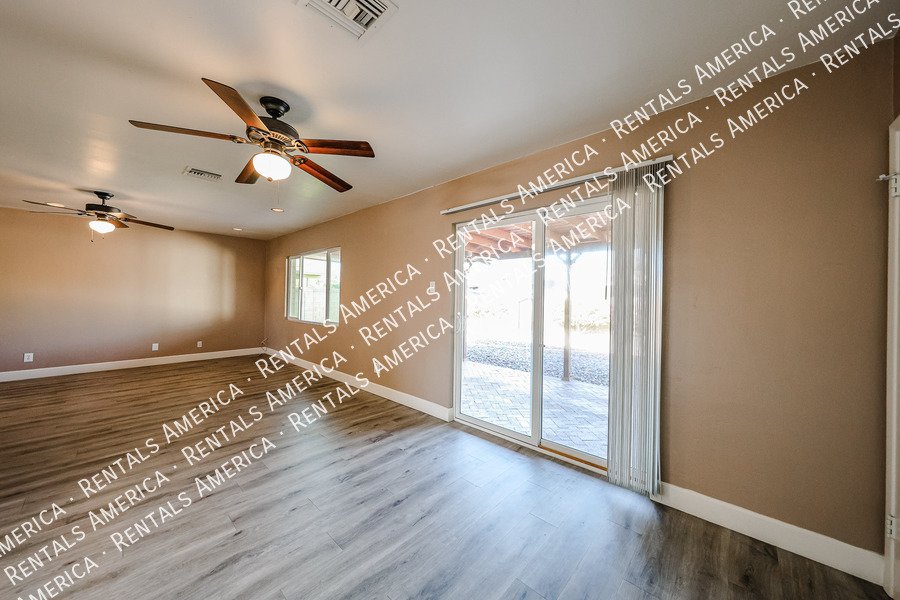 Available! 3 Bedroom 2 Bath Large yard in Scottsdale!! property image