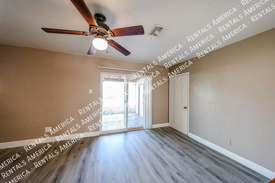 Available! 3 Bedroom 2 Bath Large yard in Scottsdale!! property image