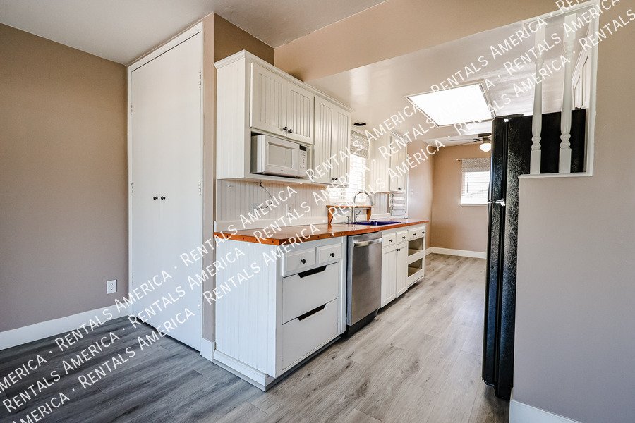 Available! 3 Bedroom 2 Bath Large yard in Scottsdale!! property image