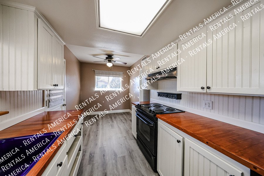 Available! 3 Bedroom 2 Bath Large yard in Scottsdale!! property image