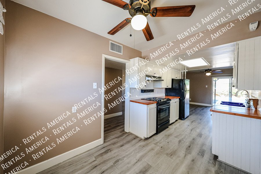 Available! 3 Bedroom 2 Bath Large yard in Scottsdale!! property image