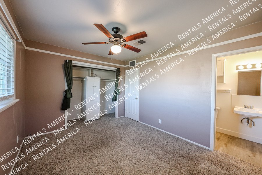 Available! 3 Bedroom 2 Bath Large yard in Scottsdale!! property image