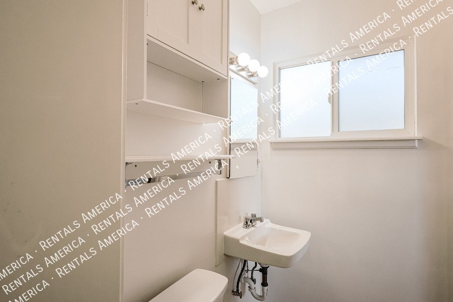 Available! 3 Bedroom 2 Bath Large yard in Scottsdale!! property image