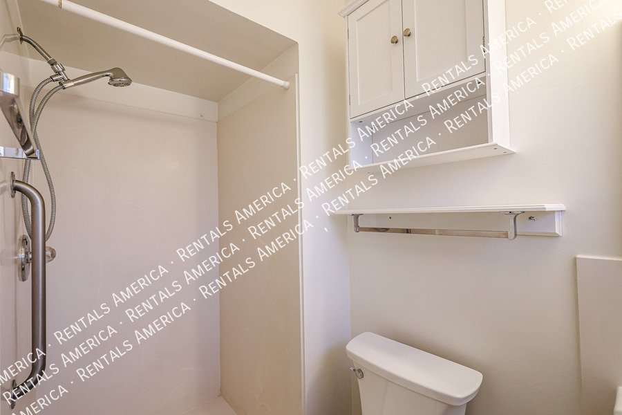 Available! 3 Bedroom 2 Bath Large yard in Scottsdale!! property image