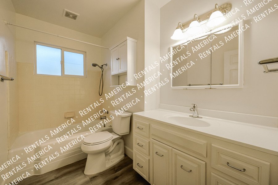 Available! 3 Bedroom 2 Bath Large yard in Scottsdale!! property image