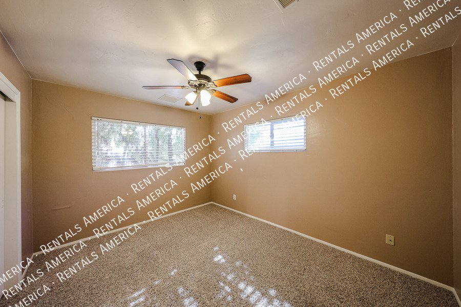 Available! 3 Bedroom 2 Bath Large yard in Scottsdale!! property image