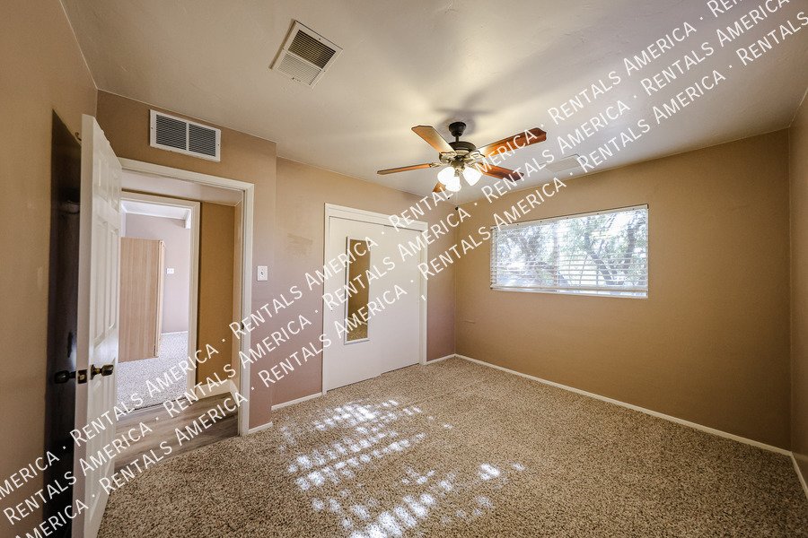 Available! 3 Bedroom 2 Bath Large yard in Scottsdale!! property image