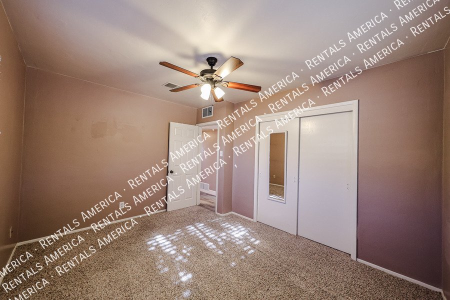 Available! 3 Bedroom 2 Bath Large yard in Scottsdale!! property image