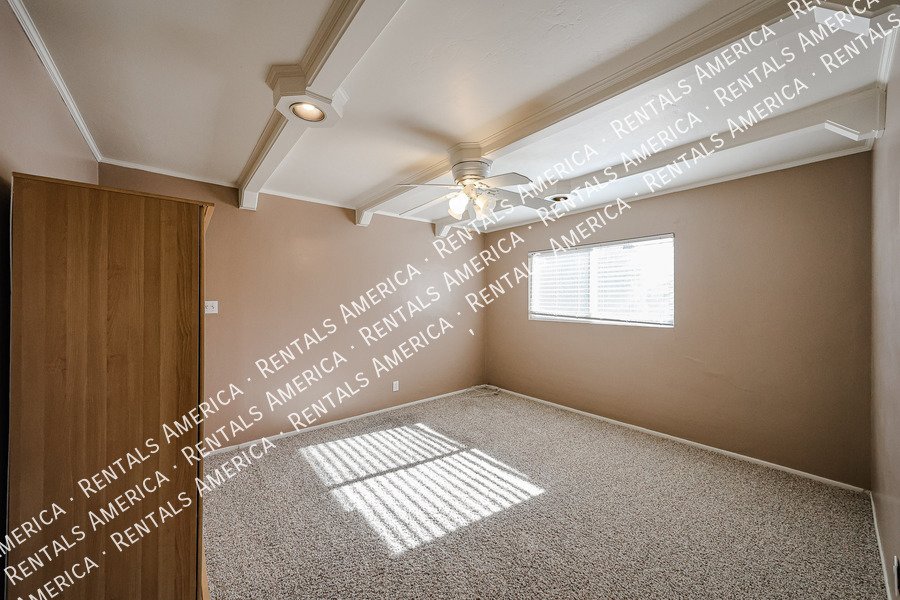 Available! 3 Bedroom 2 Bath Large yard in Scottsdale!! property image