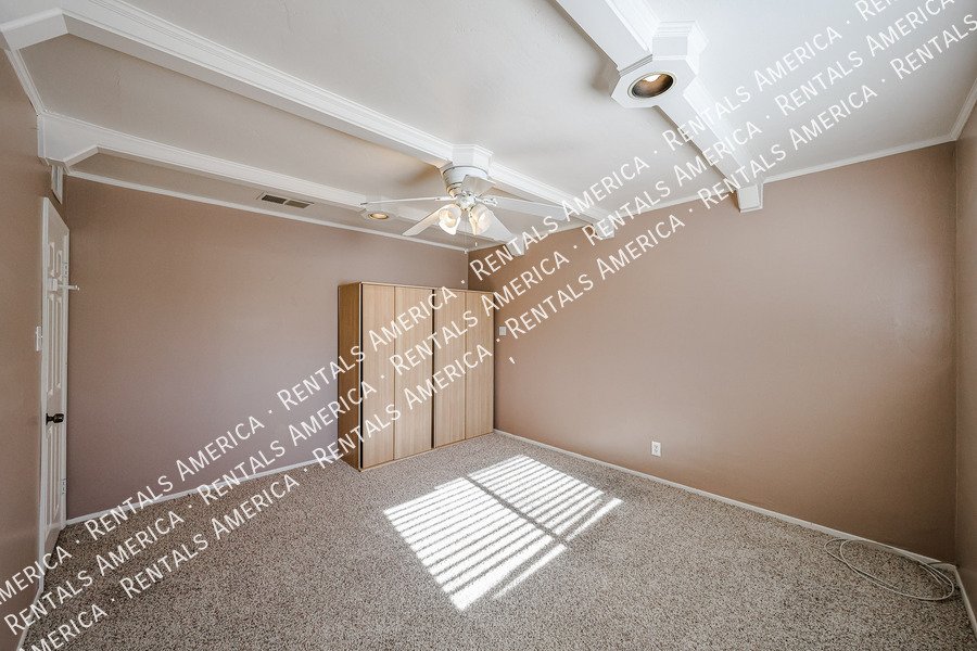 Available! 3 Bedroom 2 Bath Large yard in Scottsdale!! property image