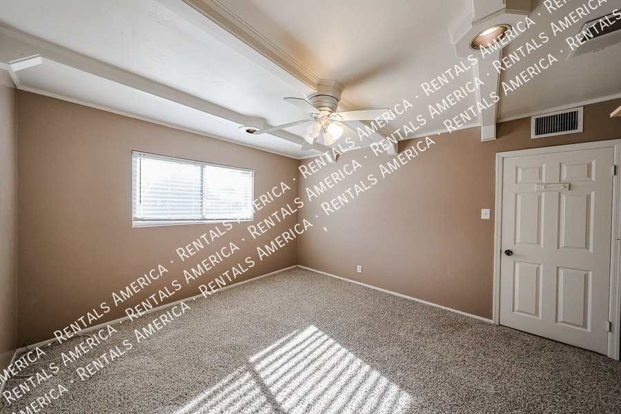 Available! 3 Bedroom 2 Bath Large yard in Scottsdale!! property image