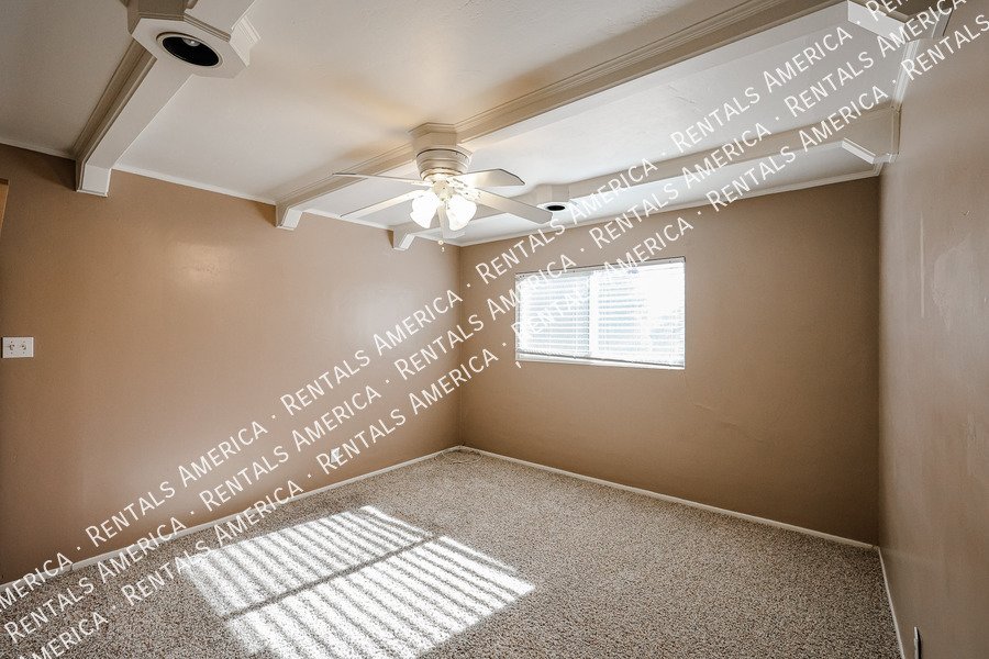 Available! 3 Bedroom 2 Bath Large yard in Scottsdale!! property image