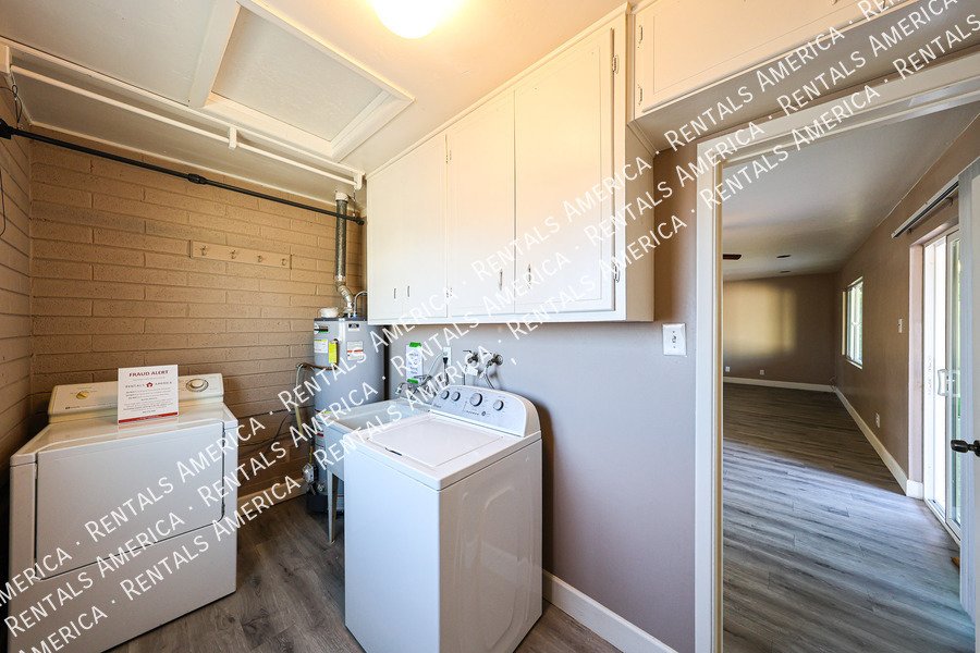 Available! 3 Bedroom 2 Bath Large yard in Scottsdale!! property image