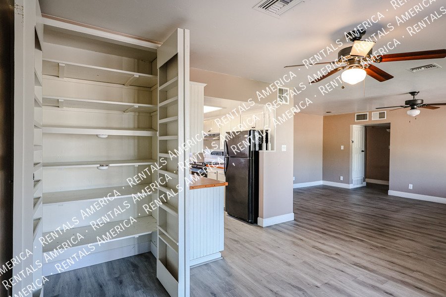 Available! 3 Bedroom 2 Bath Large yard in Scottsdale!! property image