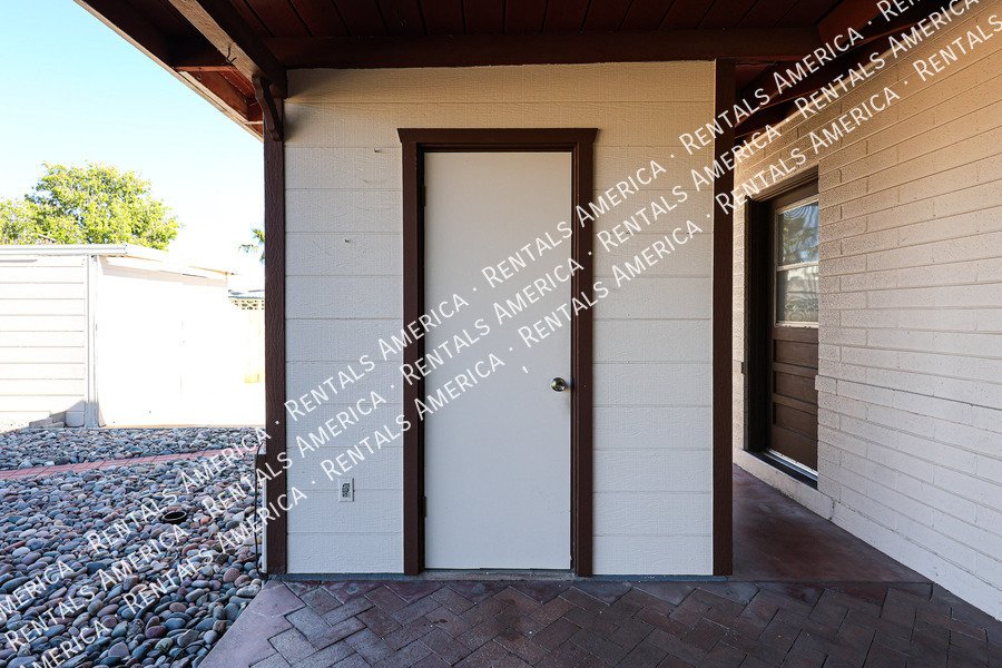 Available! 3 Bedroom 2 Bath Large yard in Scottsdale!! property image