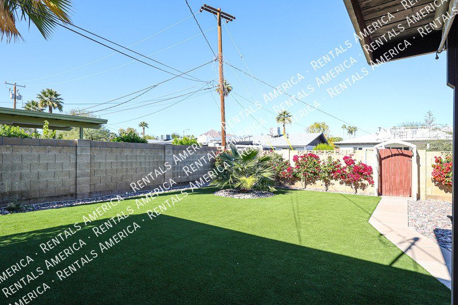 Available! 3 Bedroom 2 Bath Large yard in Scottsdale!! property image