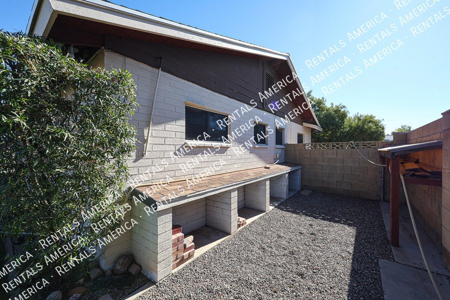 Available! 3 Bedroom 2 Bath Large yard in Scottsdale!! property image