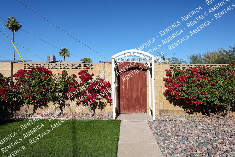 Available! 3 Bedroom 2 Bath Large yard in Scottsdale!! property image