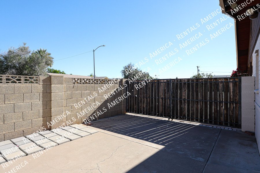 Available! 3 Bedroom 2 Bath Large yard in Scottsdale!! property image