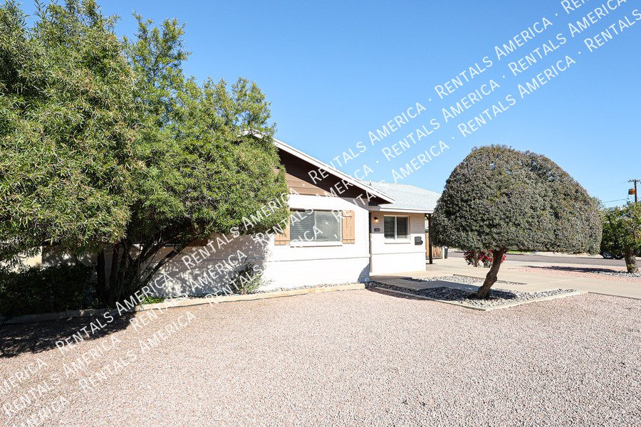 Available! 3 Bedroom 2 Bath Large yard in Scottsdale!! property image