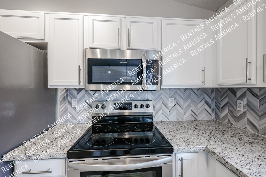 MI Special! Beautiful 4BD 2BA Home in Maricopa Meadows! property image