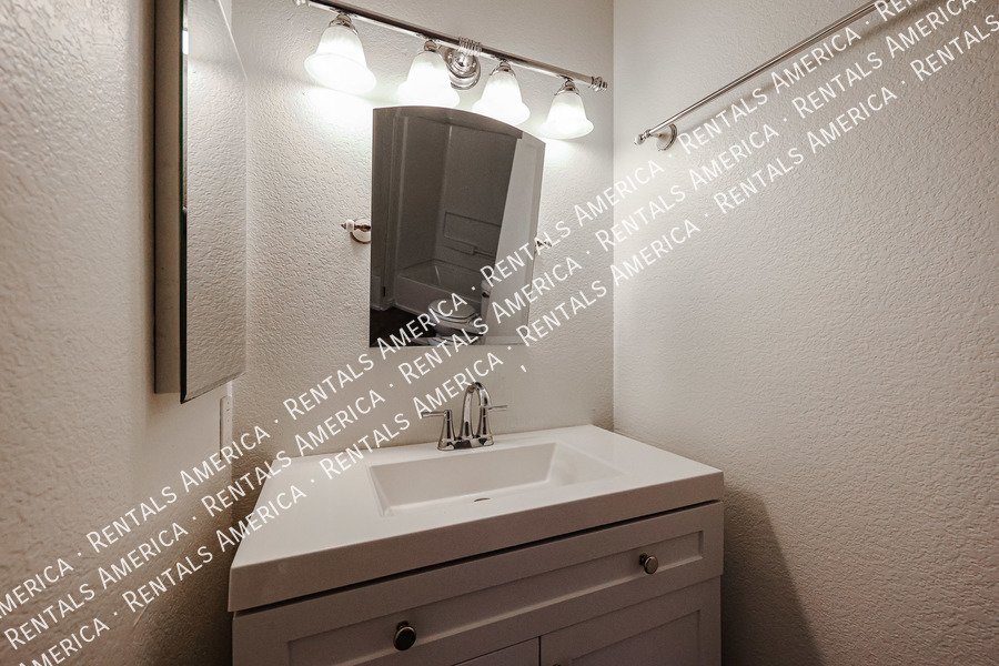 Beautiful 4 bedroom home in Phoenix! property image