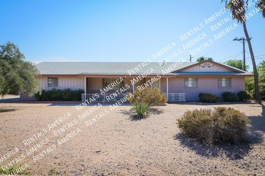 Mid-Century Home with modern upgrades & breathtaking mountain views! property image