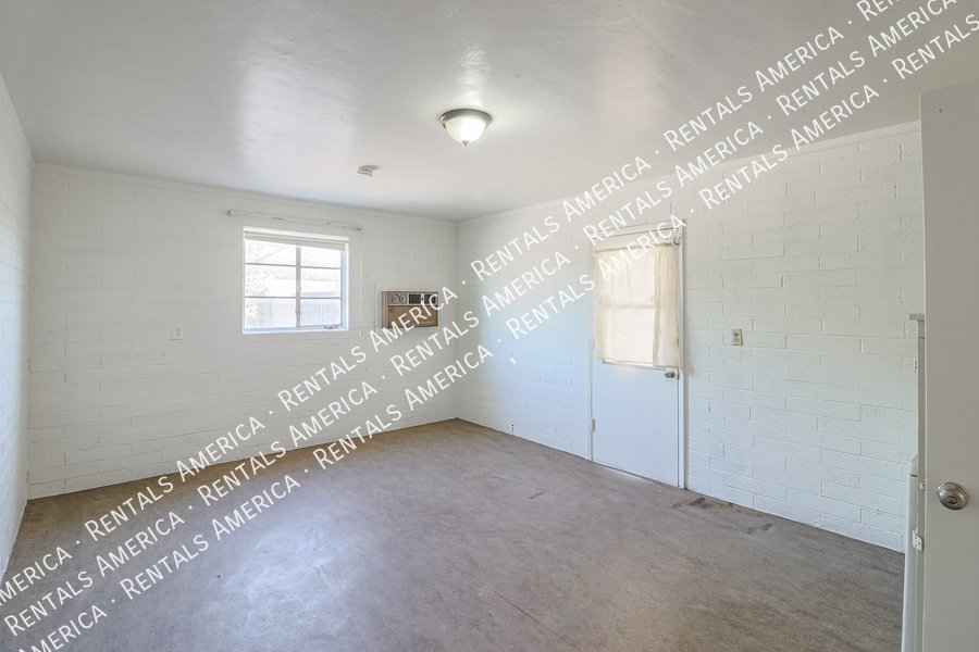 Mid-Century Home with modern upgrades & breathtaking mountain views! property image