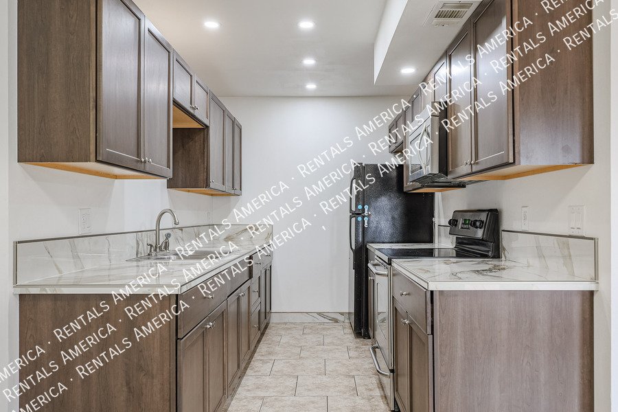 Remodeled Townhome in Olive Green Villas! property image