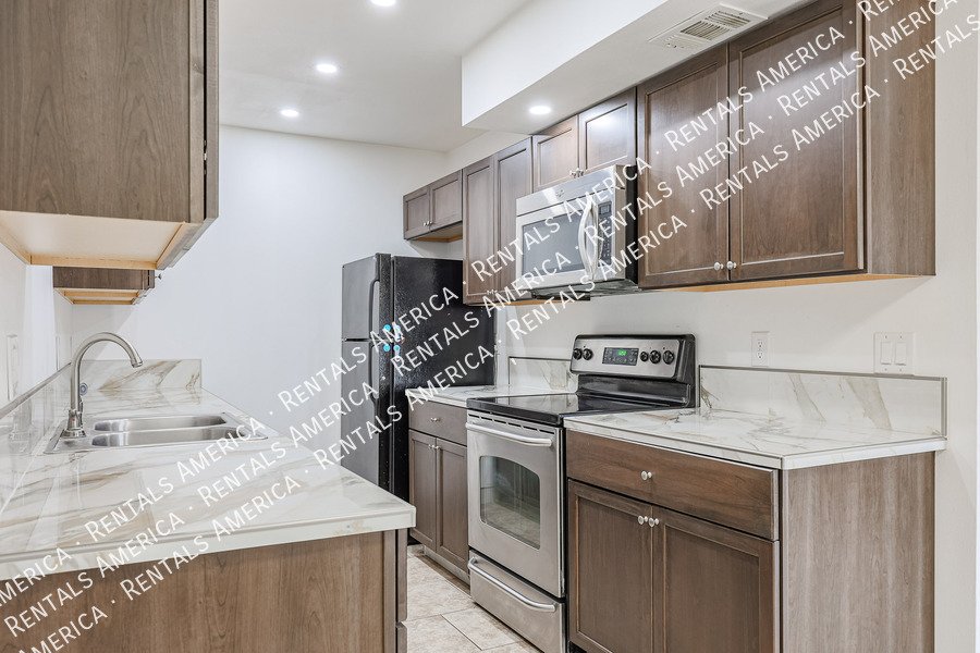 Remodeled Townhome in Olive Green Villas! property image