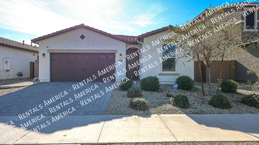 Check out this spacious, stylish, & functional Goodyear home! property image