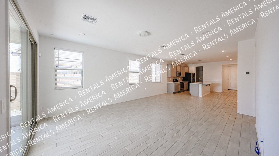 Check out this spacious, stylish, & functional Goodyear home! property image