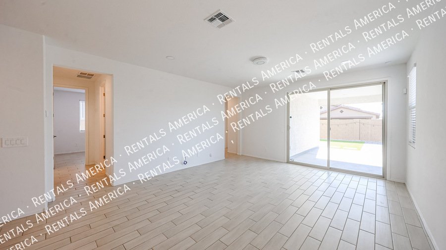 Check out this spacious, stylish, & functional Goodyear home! property image