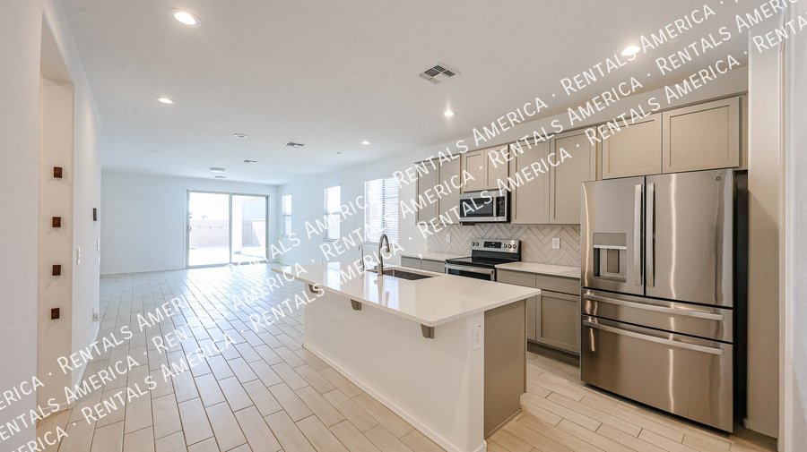 Check out this spacious, stylish, & functional Goodyear home! property image