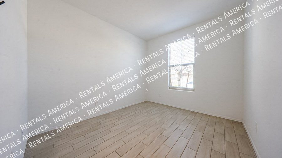 Check out this spacious, stylish, & functional Goodyear home! property image