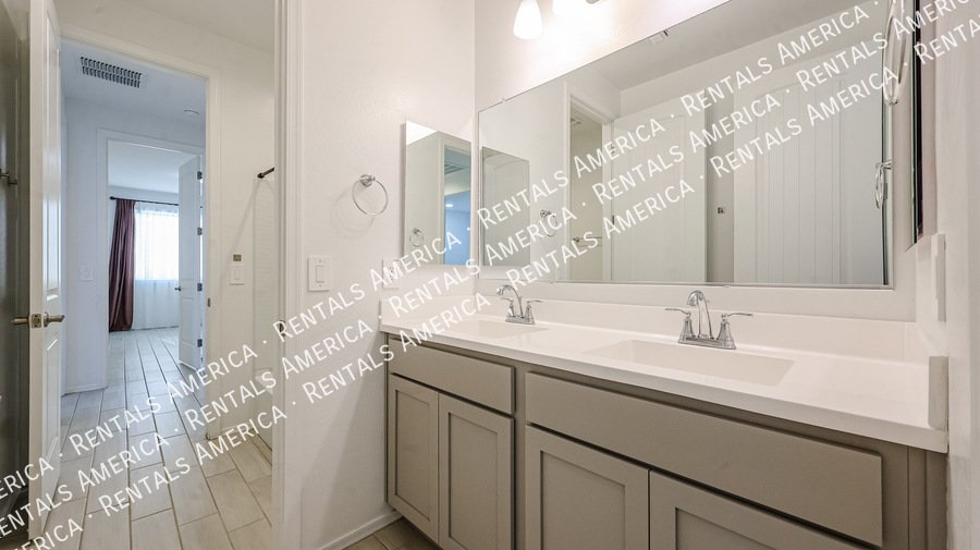 Check out this spacious, stylish, & functional Goodyear home! property image