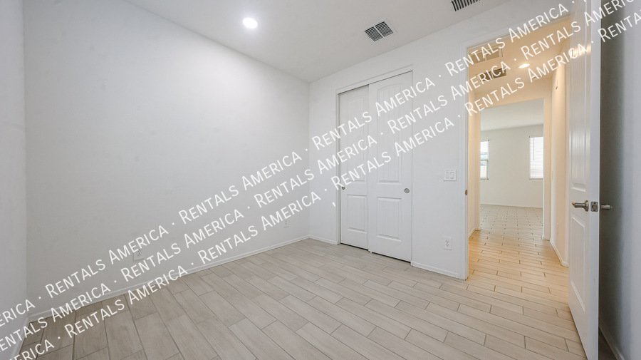 Check out this spacious, stylish, & functional Goodyear home! property image