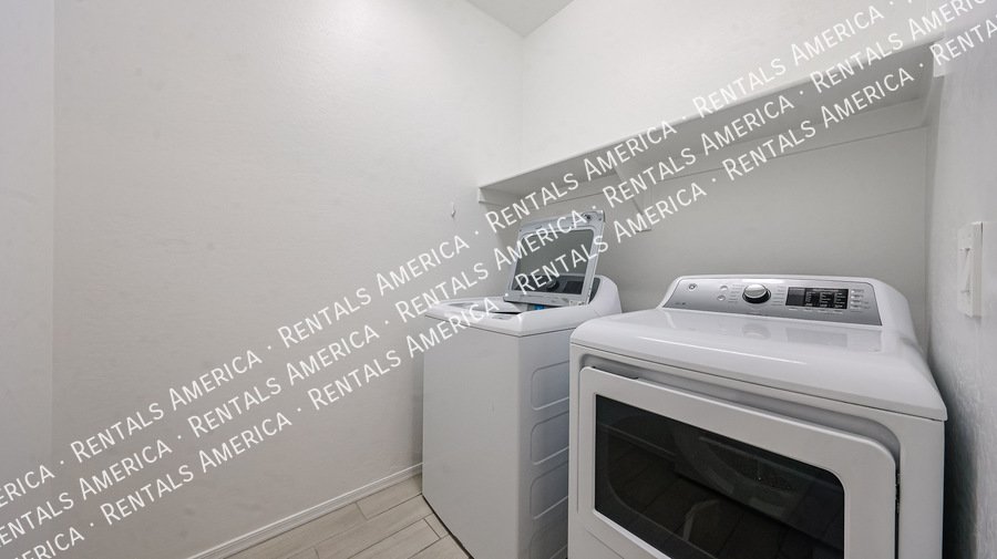 Check out this spacious, stylish, & functional Goodyear home! property image