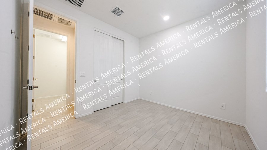 Check out this spacious, stylish, & functional Goodyear home! property image