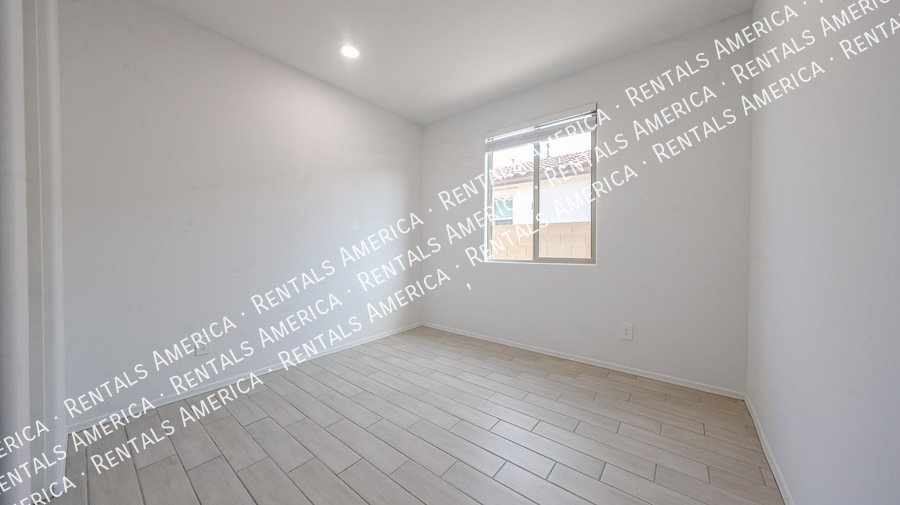 Check out this spacious, stylish, & functional Goodyear home! property image