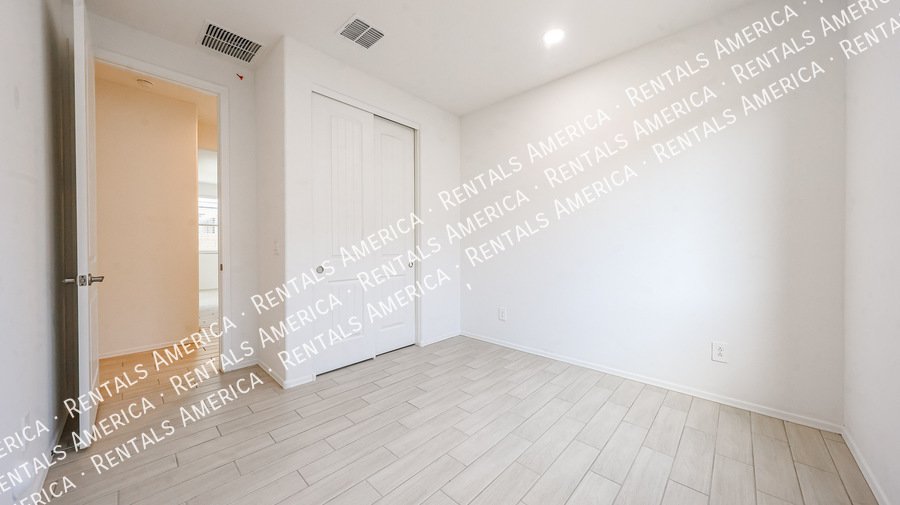 Check out this spacious, stylish, & functional Goodyear home! property image