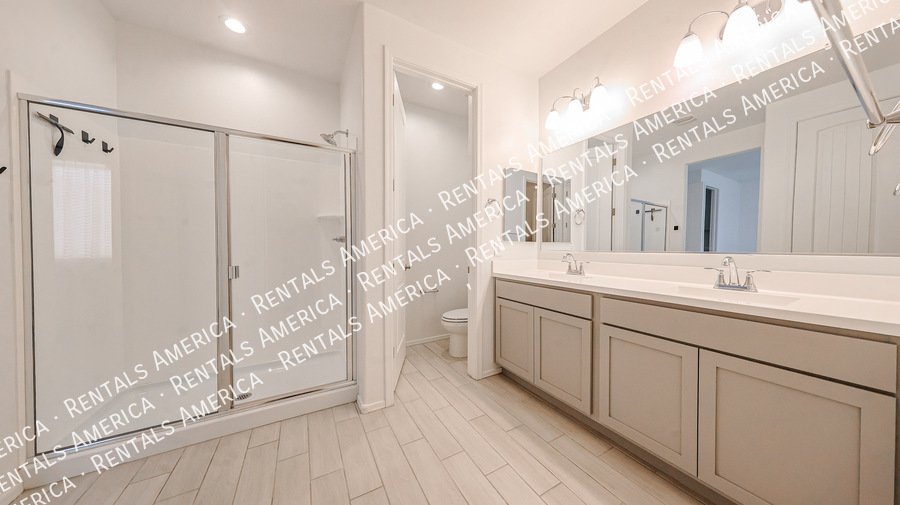 Check out this spacious, stylish, & functional Goodyear home! property image