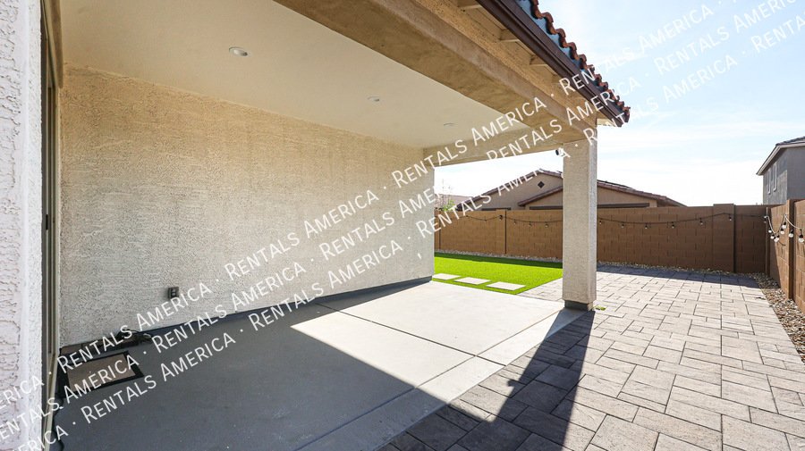 Check out this spacious, stylish, & functional Goodyear home! property image