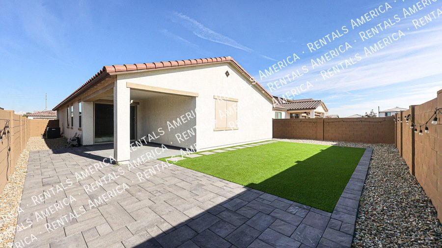 Check out this spacious, stylish, & functional Goodyear home! property image