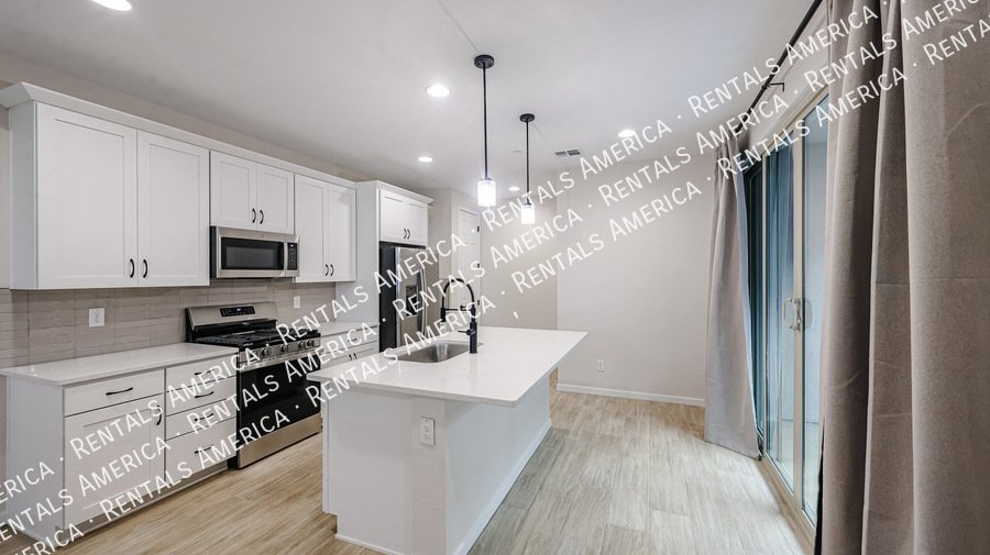 Beautiful 3-Bedroom Home in Verrado-One month free property image