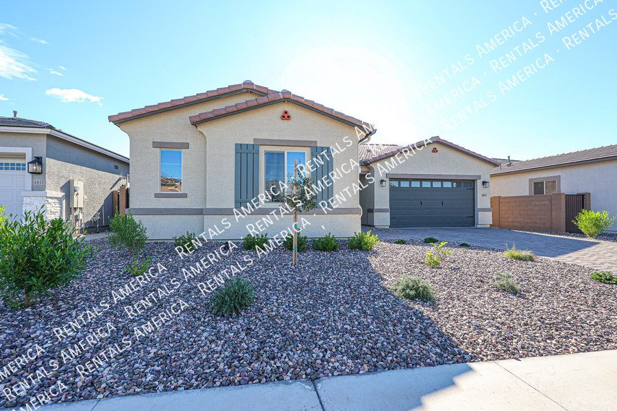 Gorgeous 3 bed / 2.5 bath centrally located in the Valley of the sun! property image
