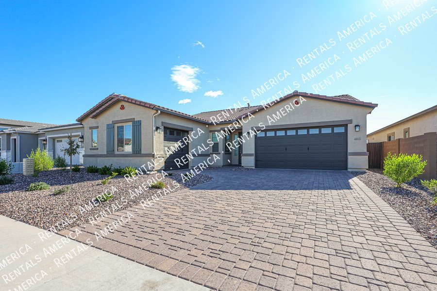 Gorgeous 3 bed / 2.5 bath centrally located in the Valley of the sun! property image