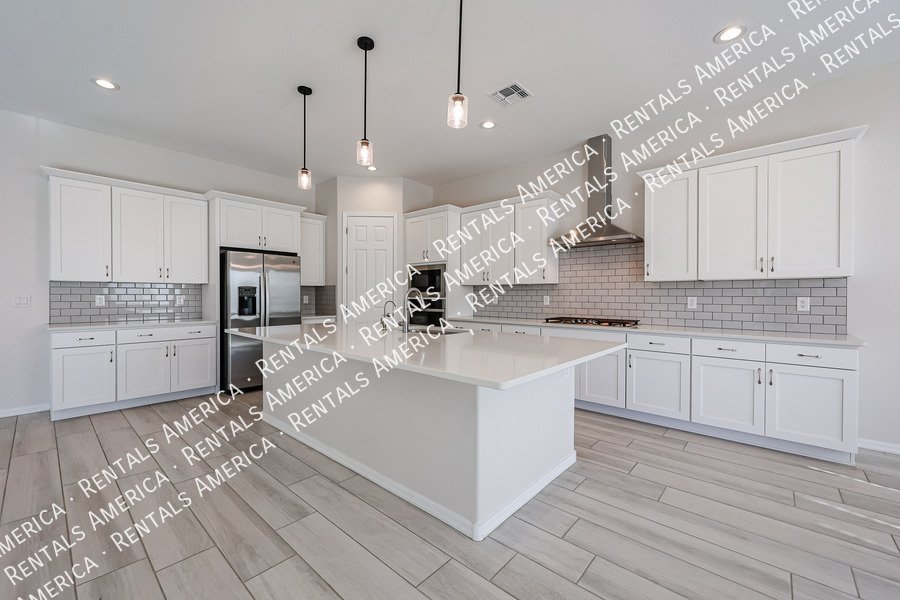 Gorgeous 3 bed / 2.5 bath centrally located in the Valley of the sun! property image